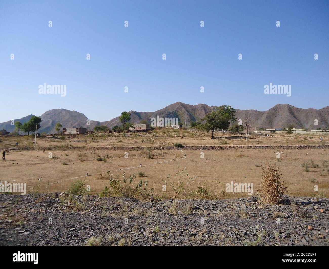 Landschaft der Wüste auf dem Weg nach kumbhalgarh Stockfoto