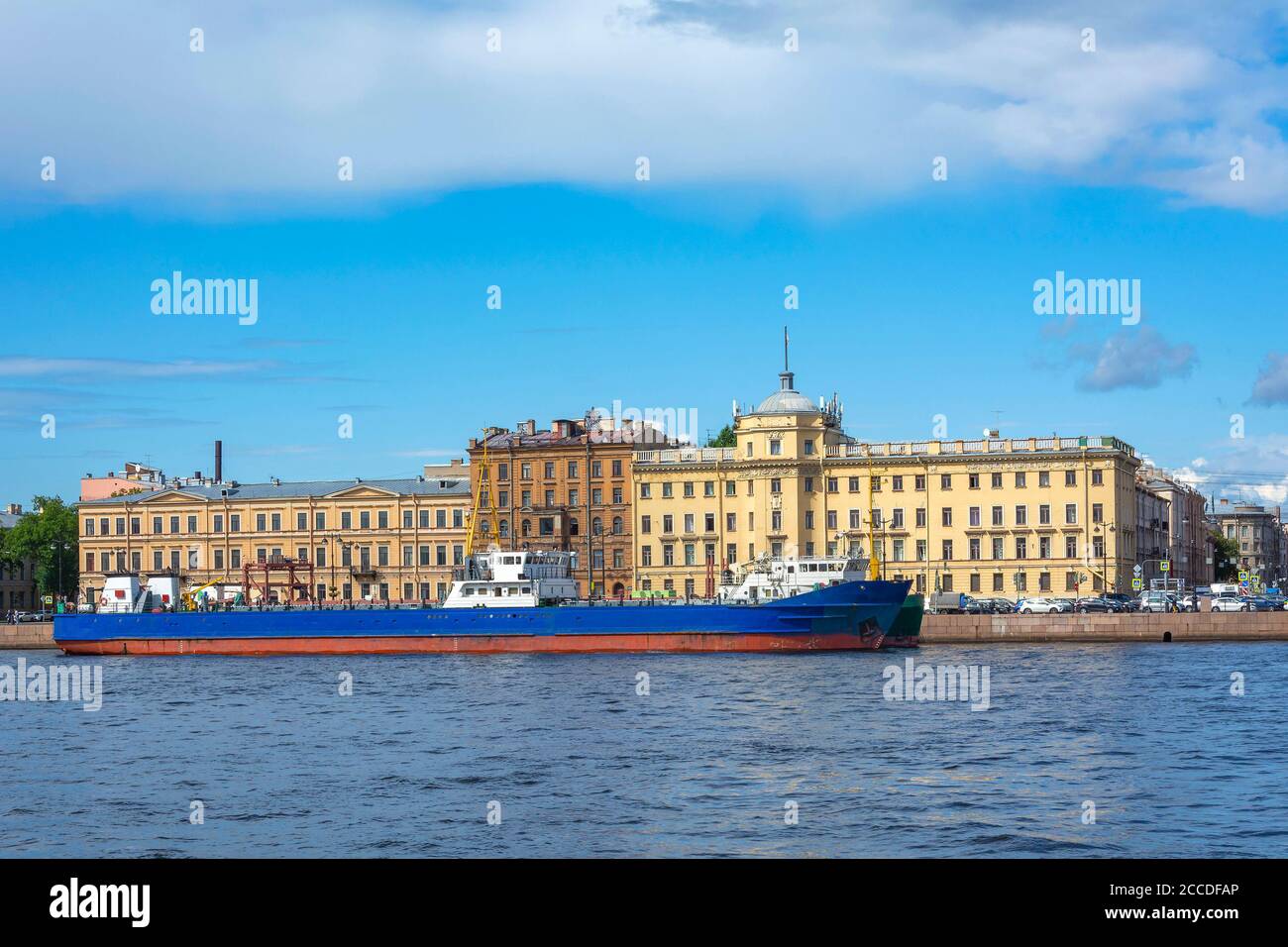 Sankt Petersburg, Panoramablick von der Neva bis zum Leutnant Schmidt Damm Stockfoto