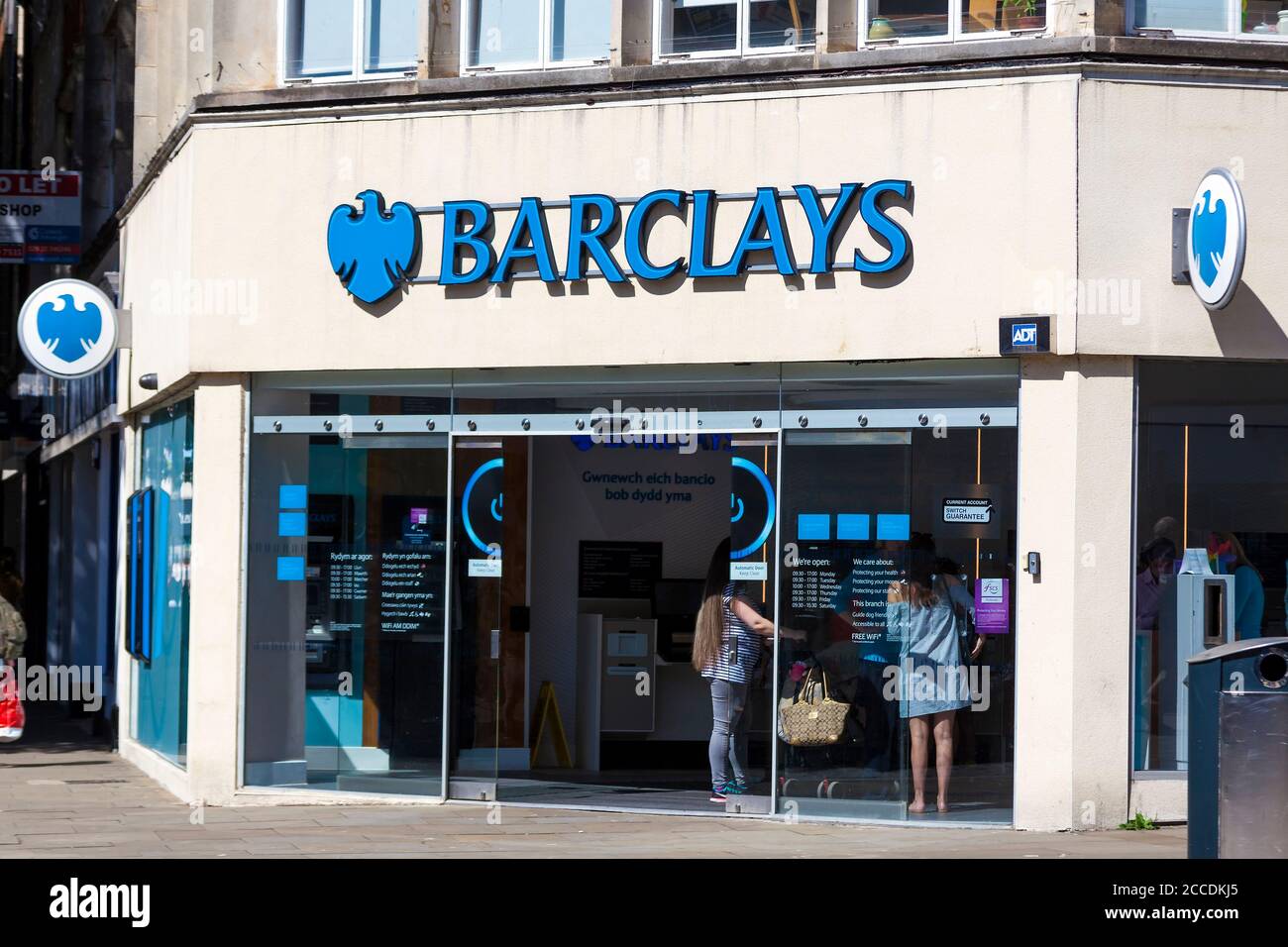 Swansea, Wales, Großbritannien, 30. Juni 2018: Barclays Bank Financial Banking Services in ihrer Einzelhandelsniederlassung in der Oxford Street Stockfoto