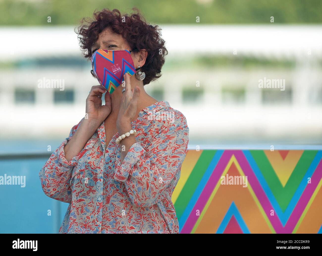 Der spanische Regisseur Iciar Bollain besucht die Fotoserie "La Boda De Rosa" in Malaga.die 23. Ausgabe des spanischen Filmfestivals von Malaga ist die erste große Filmveranstaltung in Spanien, nachdem es aufgrund einer Coronavirus-Pandemie im vergangenen Monat März verschoben wurde. Die Organisation hat Maßnahmen eingeführt, um die Ausbreitung des Coronavirus zu verhindern und ein sicheres Ereignis zu gewährleisten. Das Festival findet vom 21. Bis 30. August statt. Stockfoto