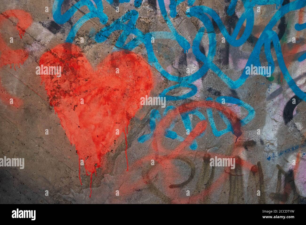 Red Graffiti On A Wall Wallpaper Stockfotos Und Bilder Kaufen Alamy