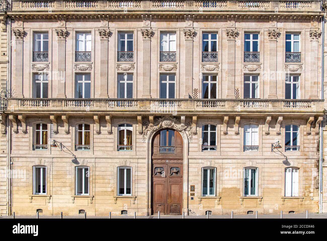 Bordeaux in Frankreich, eine Holztür Stockfoto