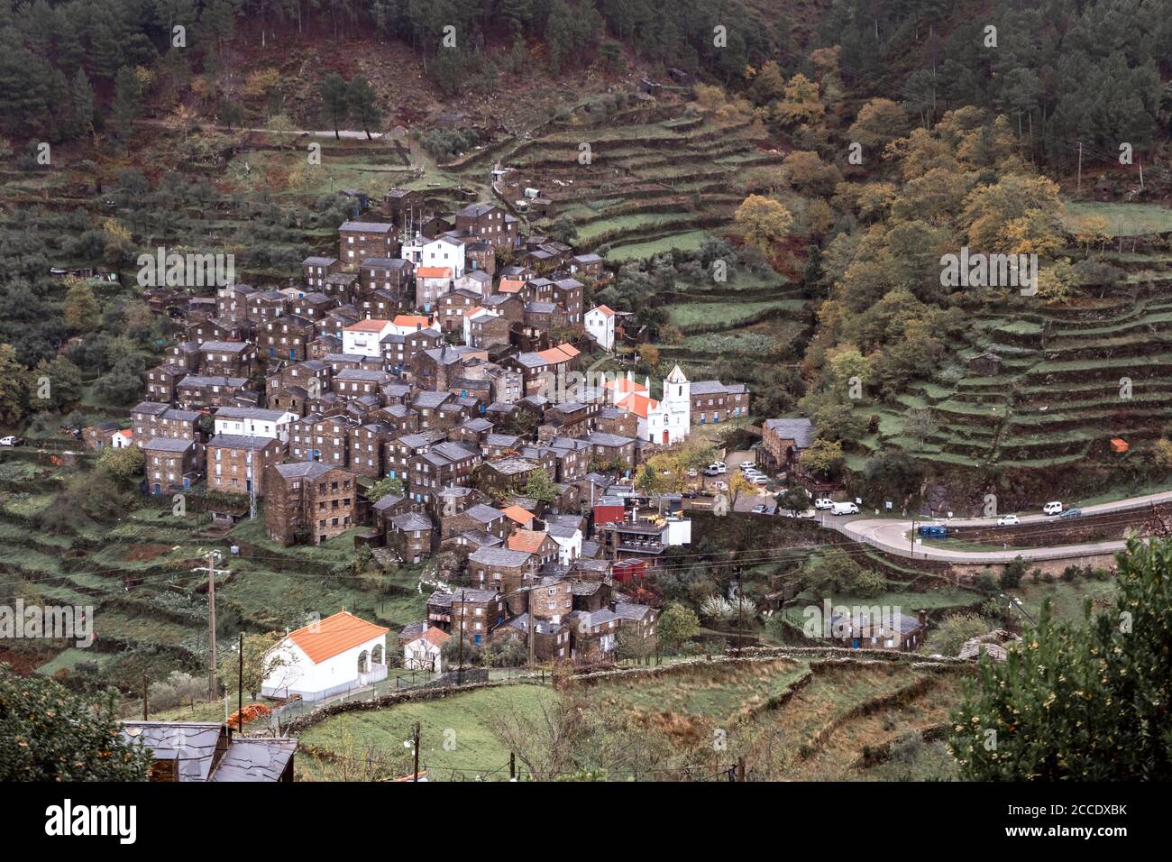 Erstaunliches altes Dorf mit Schieferhäusern, genannt Piodao in Serra da Estrela, Portugal Stockfoto