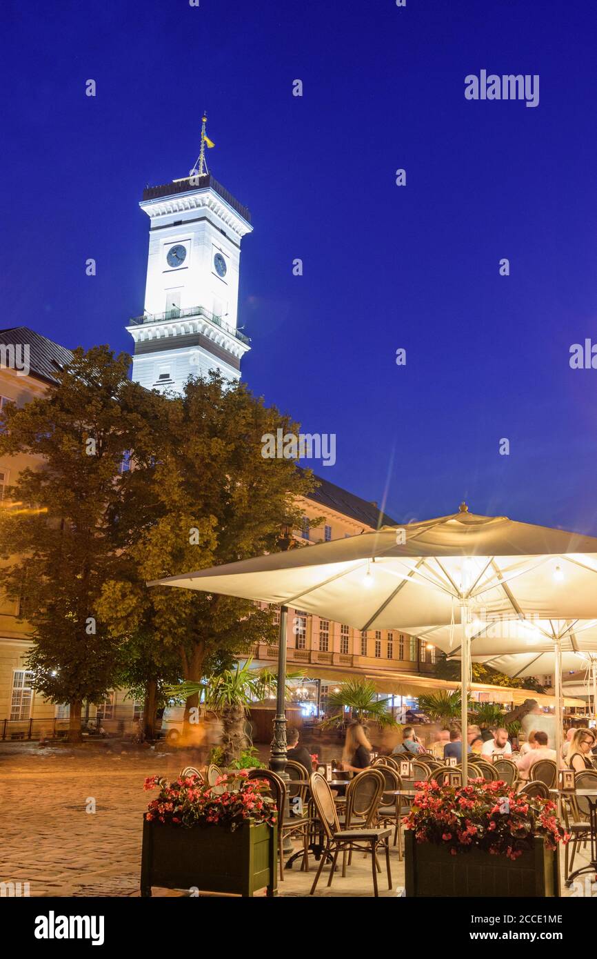 Lviv (Lwiw, Lemberg), Rathaus, Platz Rynok (Marktplatz), Openair-Restaurant in Lviv Oblast, Ukraine Stockfoto