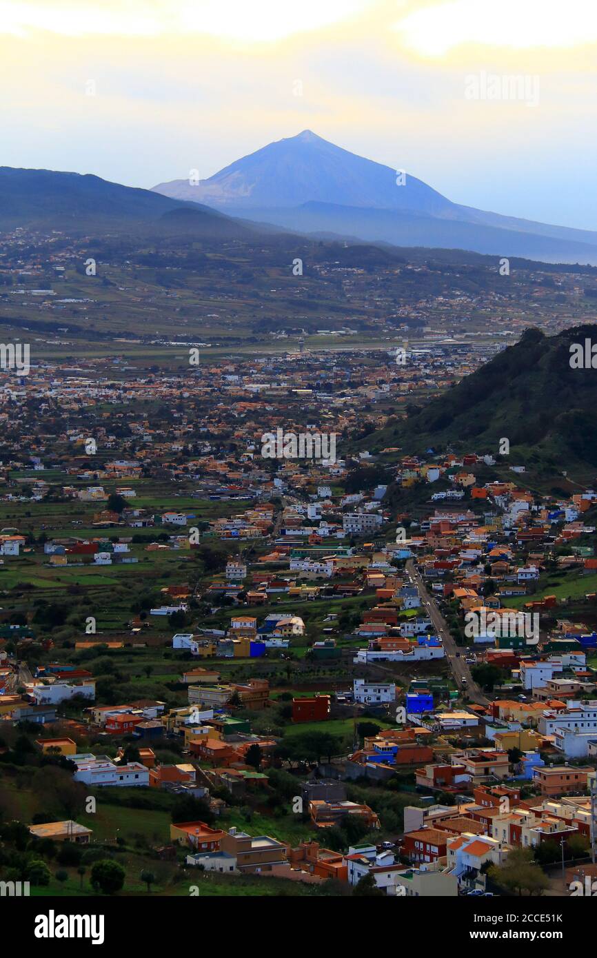 San Cristobal de la Laguna, vom Aussichtspunkt Jarfina auf Teneriffa, Kanarische Inseln, Spanien. Stockfoto