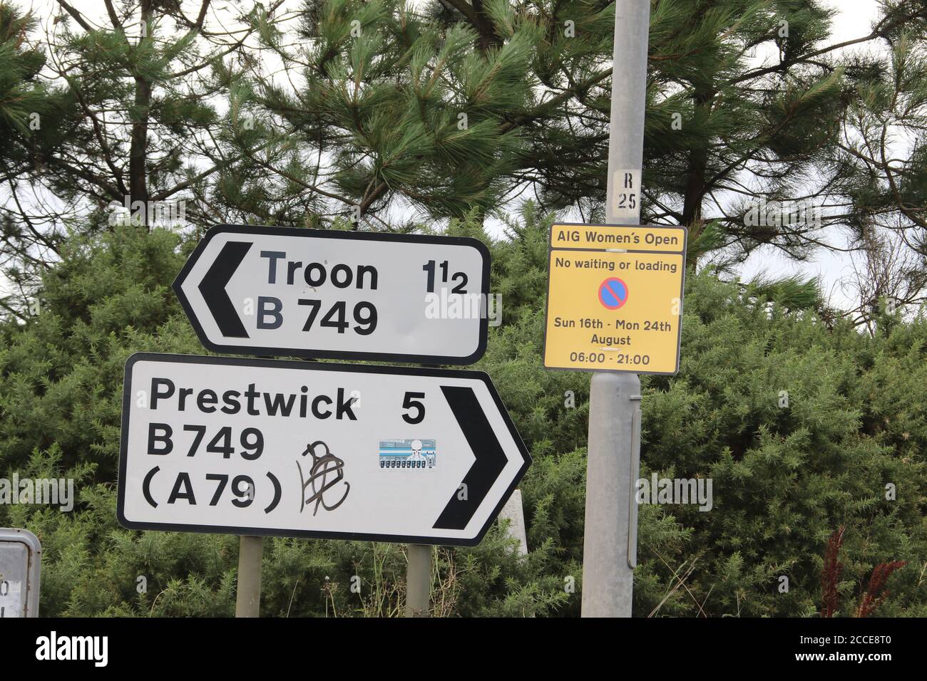 Troon, Ayrshire, Schottland, Großbritannien. August 2020. Einwohner von Troon sind mit Parkbeschränkungen und der Schließung von Fußwegen bei AIG WOMENS Open Golf unzufrieden, da ein weit verbreitetes Parkverbot und eine Schließung öffentlicher Parkplätze in Kraft treten. Aber es gibt keine Zuschauer. Die Bewohner fragen sich, warum die Straßensperrungen mit allen Einschränkungen, wenn es keine Zuschauer geben wird?“ Ein Bewohner sagte: „Es sieht ungefähr so aus, als wenn die Open mit mehr als 200,000 Menschen in die Stadt kommt. Kredit: Alister Firth/Alamy Live Nachrichten Stockfoto