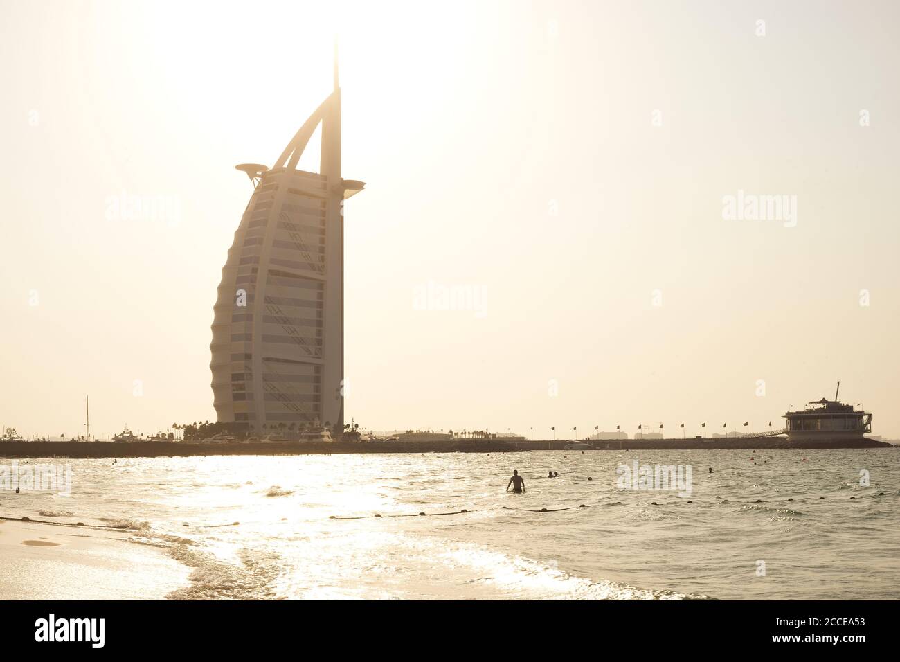 Vereinigte Arabische Emirate, VAE, Afrika, Naher Osten, Dubai, Jumeirah Public Beach, Burj al Arab, Hotelturm, Stockfoto