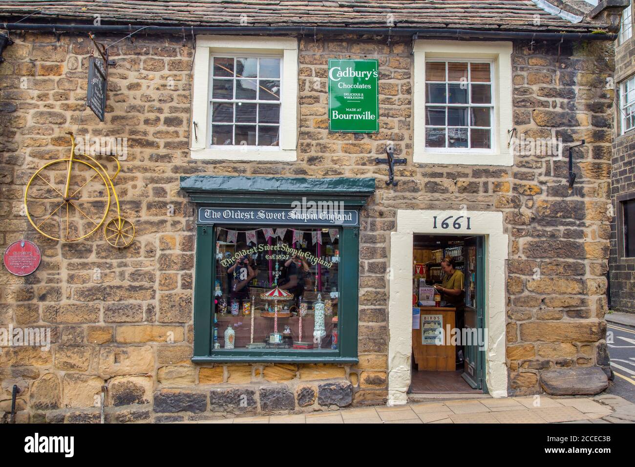 Das älteste Süßwarengeschäft in England, Pateley Bridge Stadt in Nidderdale AONB, Yorkshire, England Stockfoto