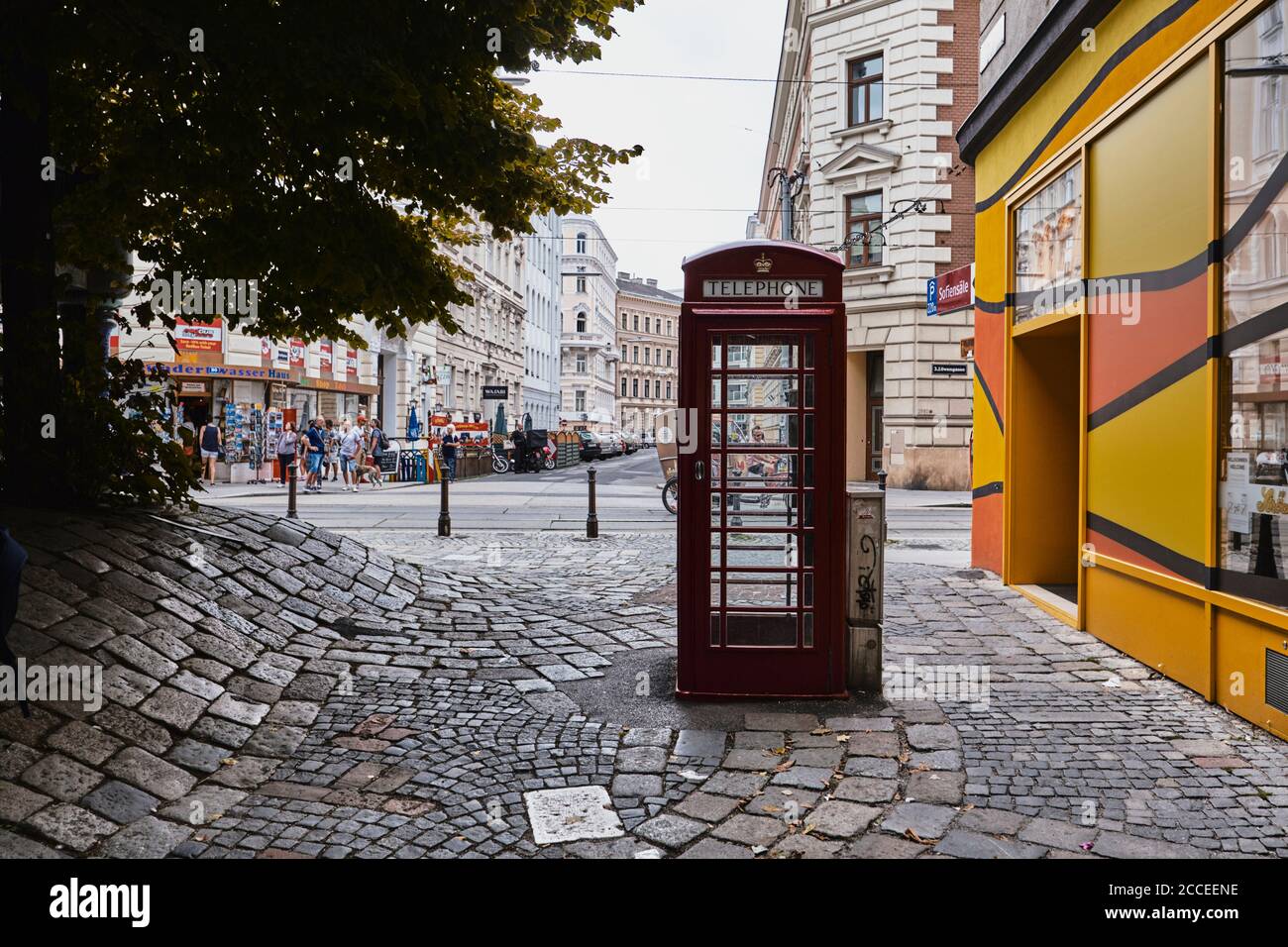 Wien, Österreich, Europa, Telefonzelle im Hundertwasserhaus, Stockfoto