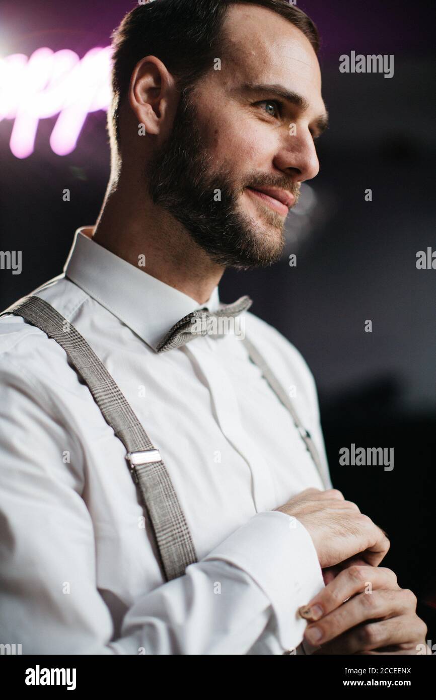 Bräutigam, Anziehen, Detail, Stockfoto