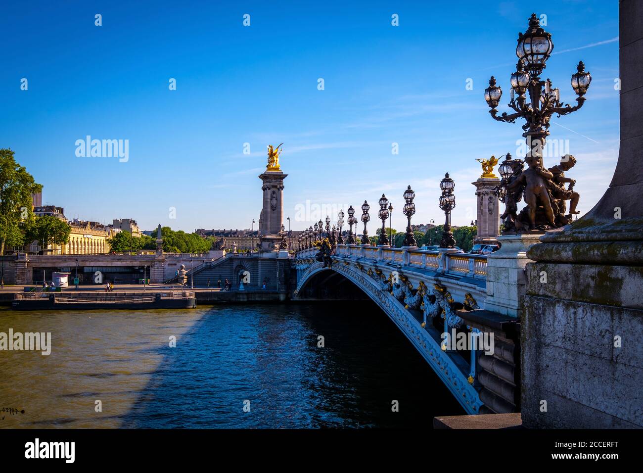 Europa, Frankreich, Paris, Pont Alexandre III, Invalides Dome, Grand Palais, Stockfoto