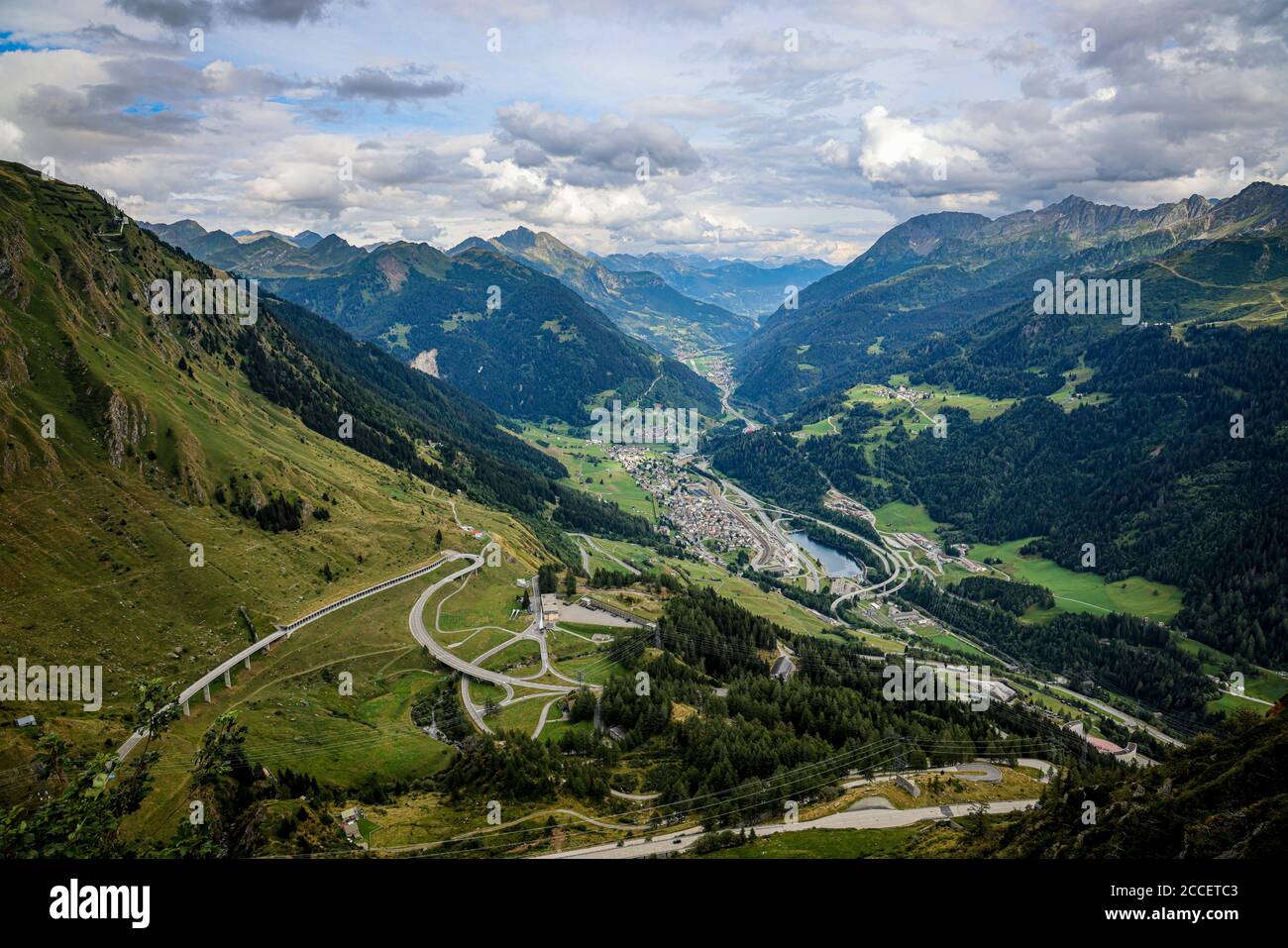 Berühmter Gotthard Pass in der Schweiz - Luftbild Stockfoto