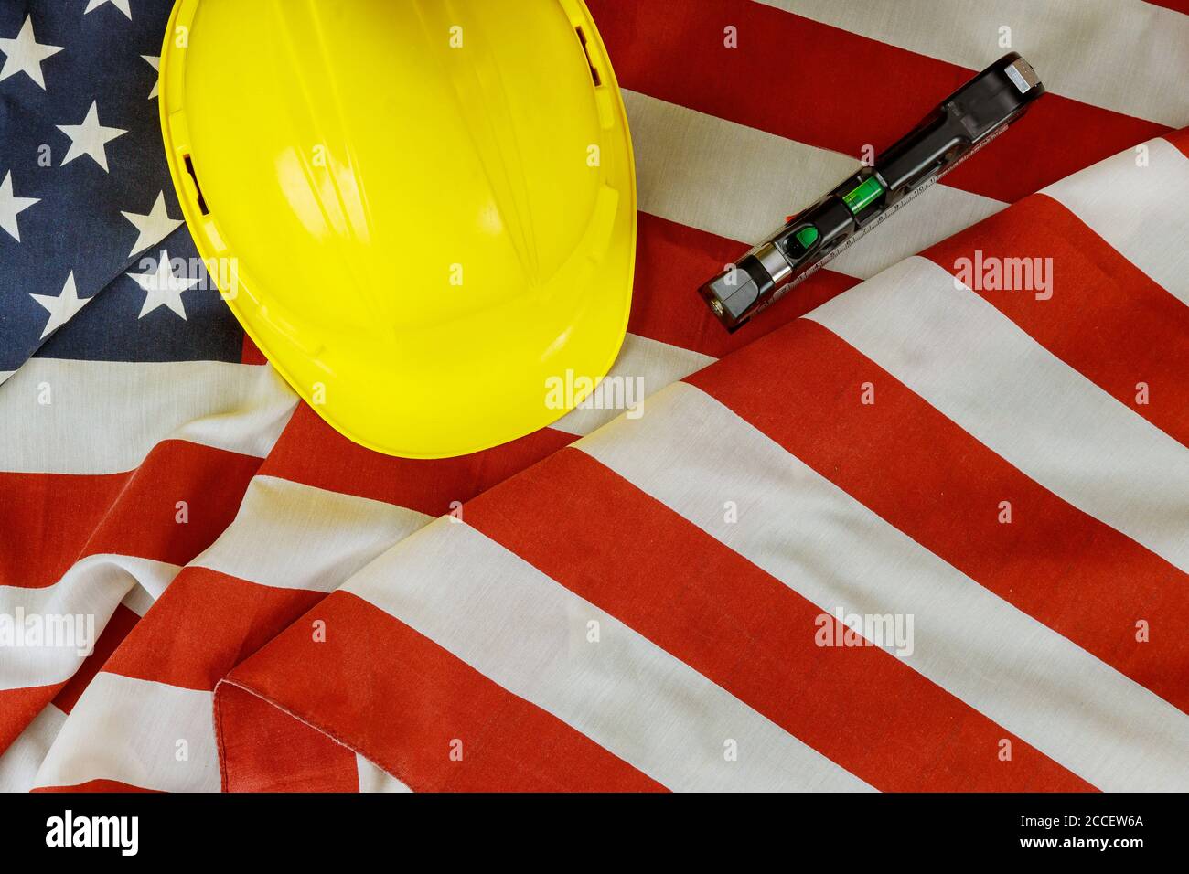 USA-Flagge und gelben Helm Happy Tag der Arbeit amerikanische Patriotische Stockfoto