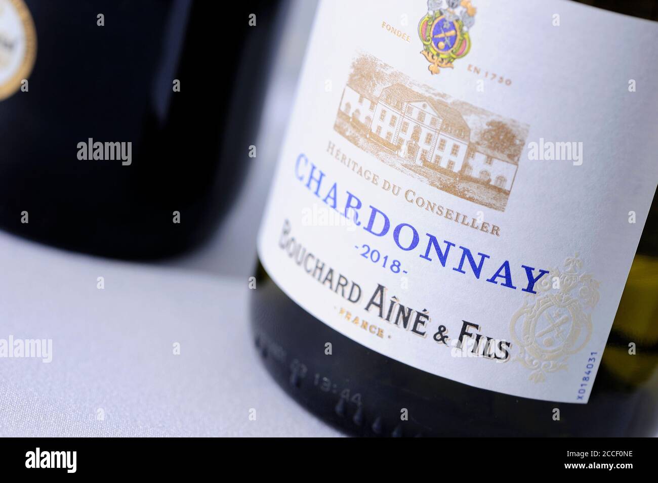 Wein, Getränk, Getränke, Kenner, Alkohol, Chardonnay, Flasche, Glas, traditionell, Klasse, Feier, Lifestyle, Life Events, Event, Stockfoto