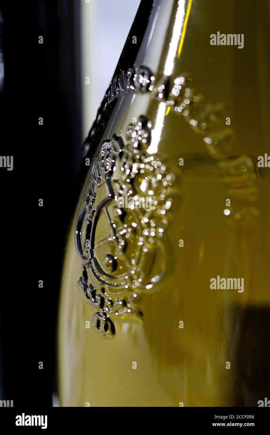 Wein, Getränk, Getränke, Kenner, Alkohol, Chardonnay, Flasche, Glas, traditionell, Klasse, Feier, Lifestyle, Life Events, Event, Lifestyle Trust Stockfoto