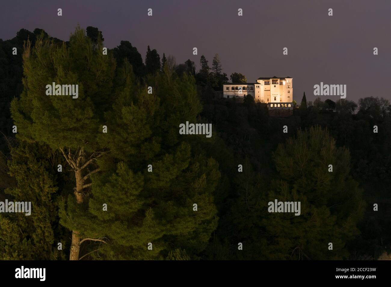 Spanien, Granada, Blick auf die Alhambra - Generalife, Nachtaufnahme Stockfoto