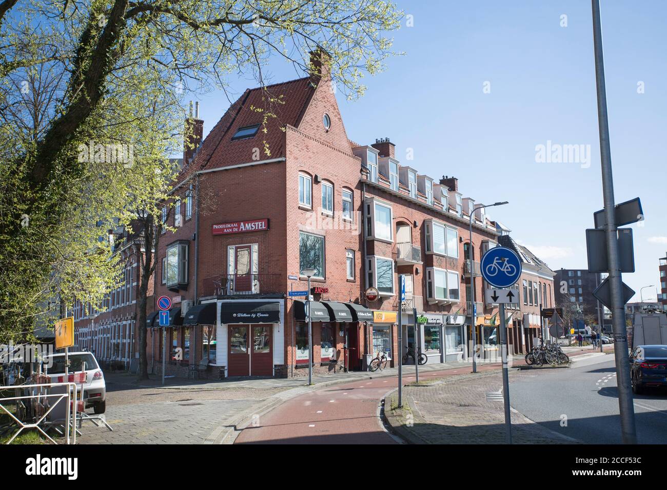 Ansicht von Häusern und Geschäften in Groningen, Niederlande Stockfoto