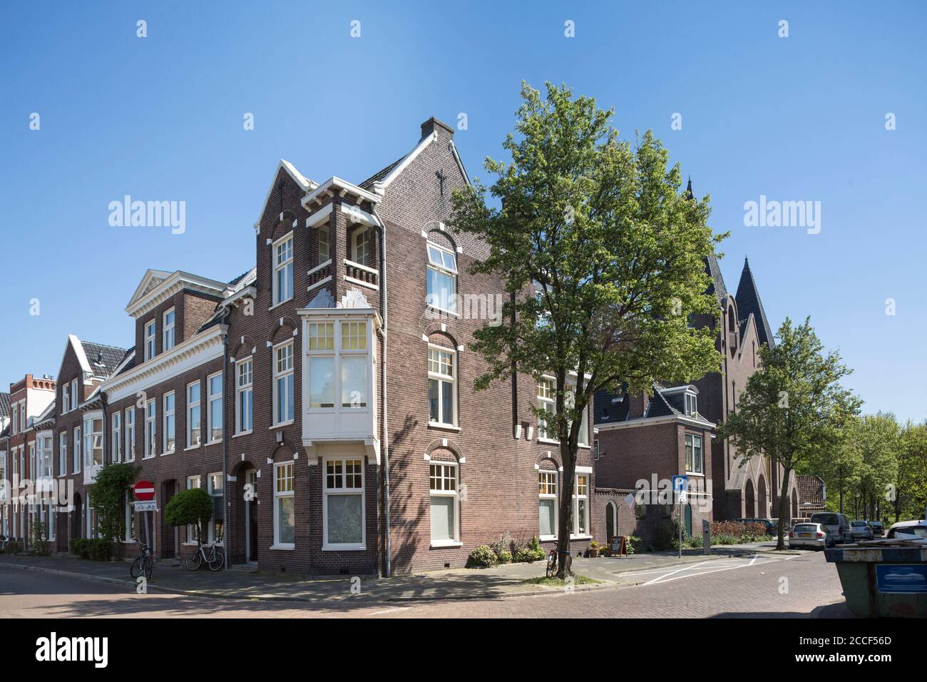 Straßenecke und Häuser in Groningen, Niederlande Stockfoto