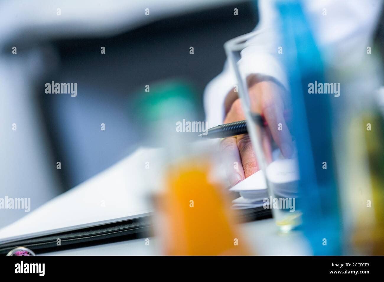 Handgesten am Arbeitsplatz Stockfoto