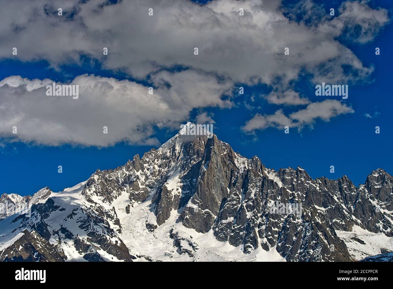 Gipfelpyramide der Aiguille Verte, Chamonix, Oberes Savoyen, Frankreich Stockfoto