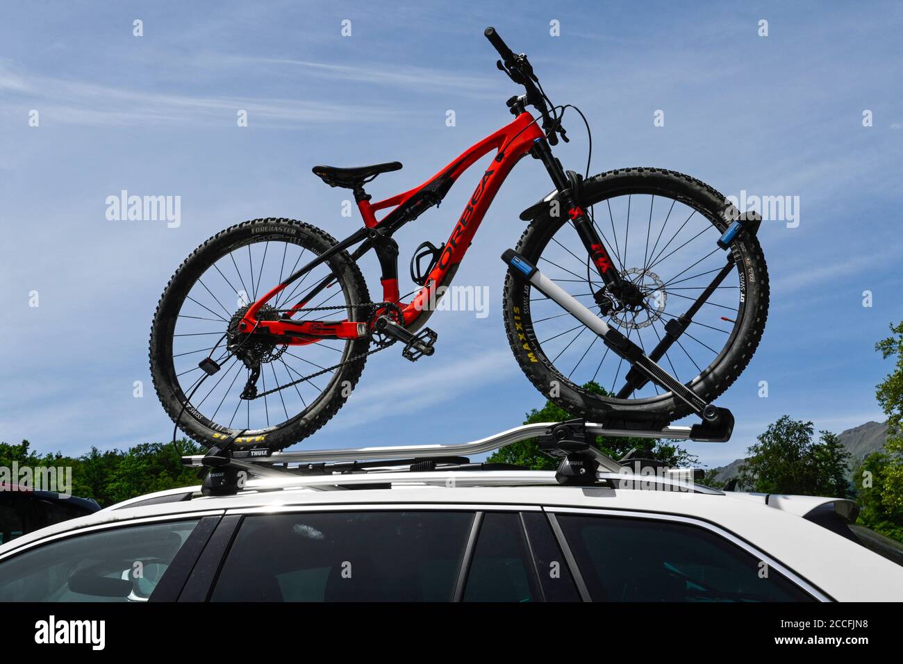 Fahrradständer mit Mountainbike Stockfoto