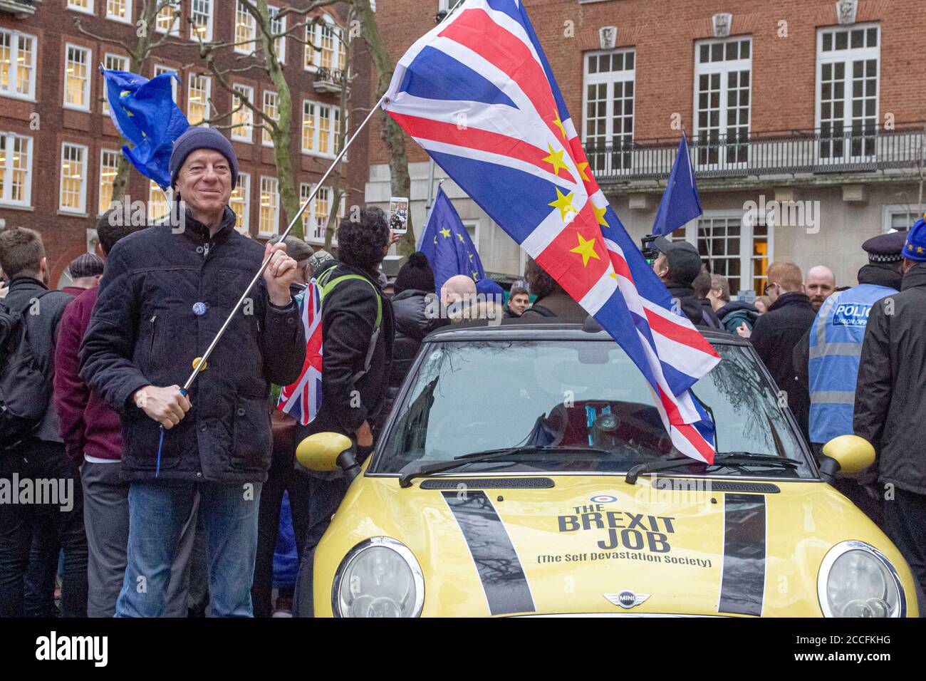 London, England.der Unterstützer von verbleibe wird vor dem Europahaus in Westminster stehen sehen, in Vorbereitung einer Mahnwache am Brexit-Tag am Vorabend des Austritts des Vereinigten Königreichs aus der Europäischen Union um 11 Uhr am Freitag, dem 31. Januar 2020, basierend auf dem Verweis vom 23. Juni 2016. Stockfoto