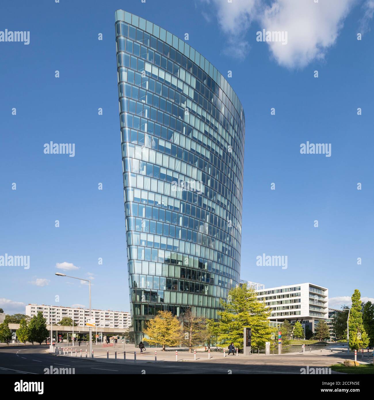 Der OMV-Hauptsitz befindet sich im zweiten Viertel, im Bürogebäude "hoch zwei", Trabrennstraße 6-8, 2. Bezirk, Leopoldstadt, Wien, Österreich Stockfoto