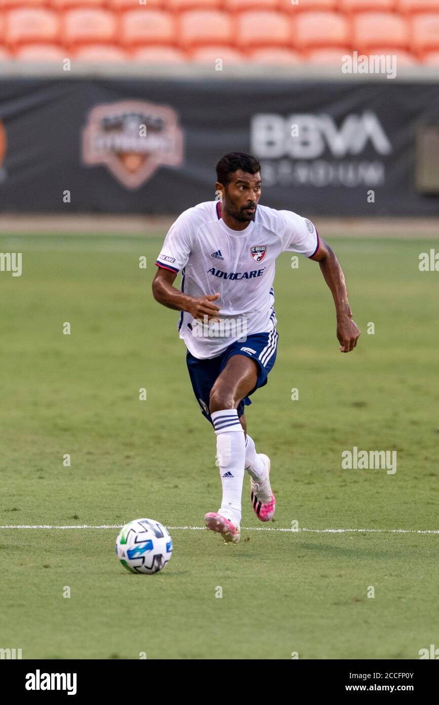 21. August 2020: FC Dallas Mittelfeldspieler Thiago Santos (5) in der ersten Spielhälfte gegen den Houston Dynamo im BBVA Stadium in Houston, Texas. Maria Lysaker/CSM. Stockfoto