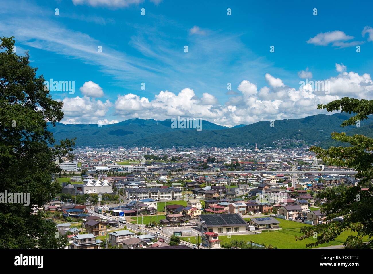 Nagano, Japan - Suwa Stadtansicht vom Hokuto-Schrein in Suwa, Präfektur Nagano, Japan. Stockfoto