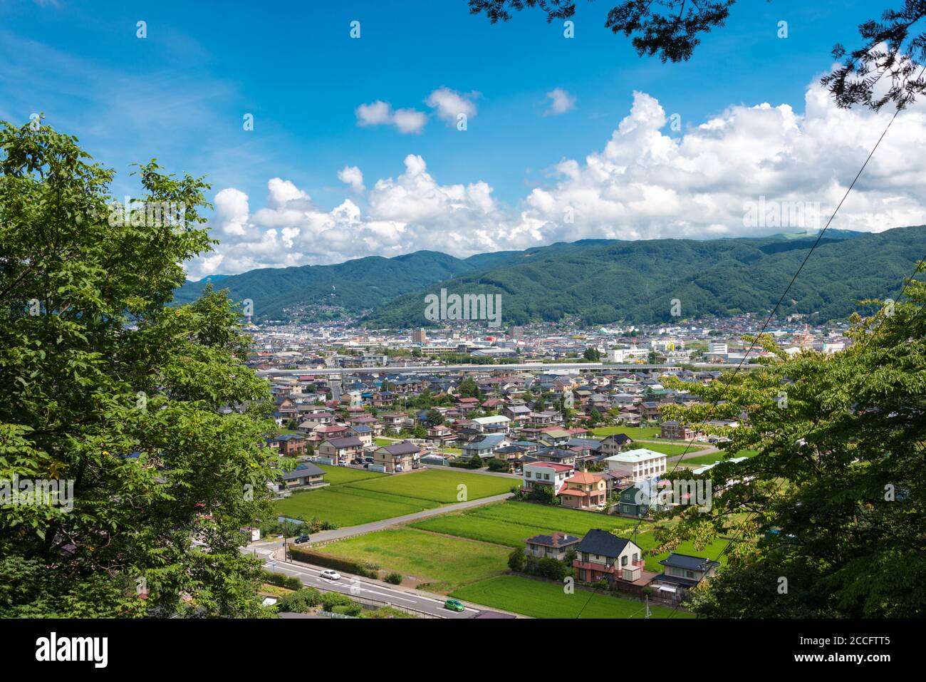 Nagano, Japan - Suwa Stadtansicht vom Hokuto-Schrein in Suwa, Präfektur Nagano, Japan. Stockfoto