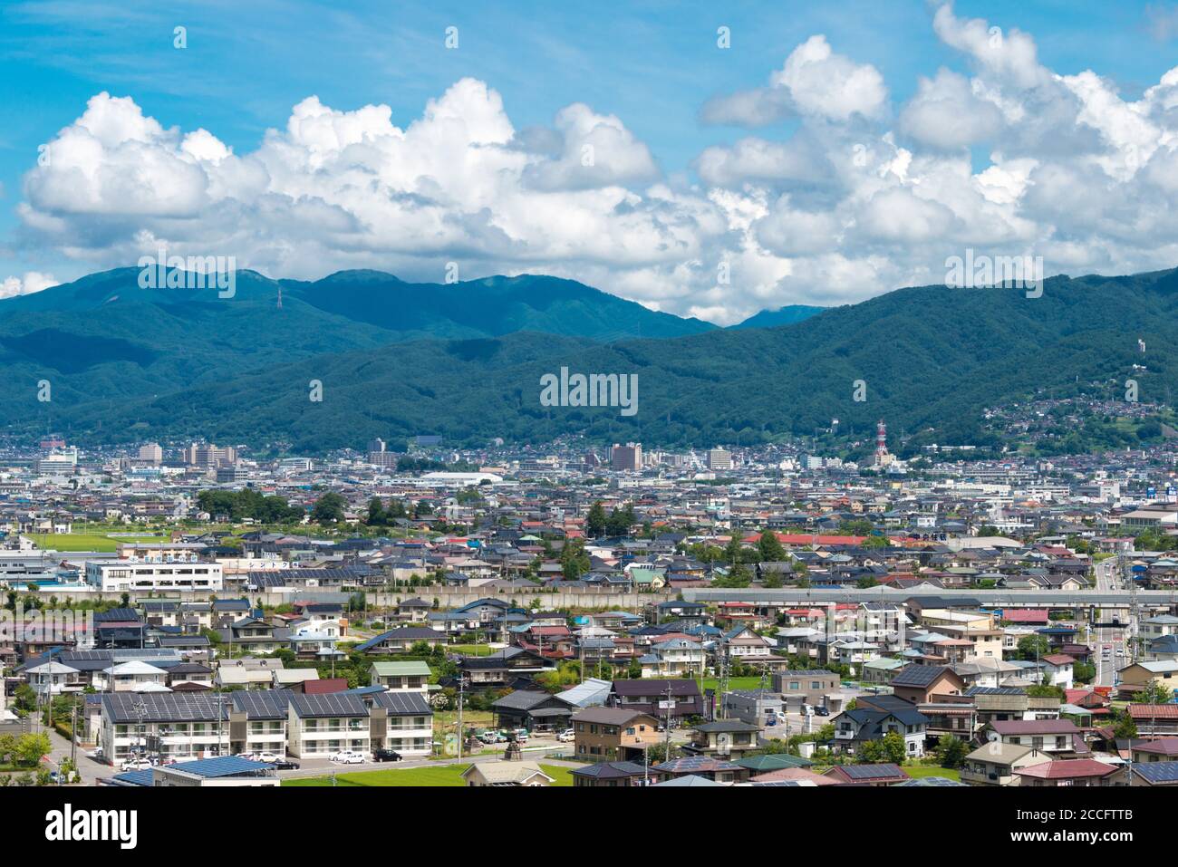 Nagano, Japan - Suwa Stadtansicht vom Hokuto-Schrein in Suwa, Präfektur Nagano, Japan. Stockfoto