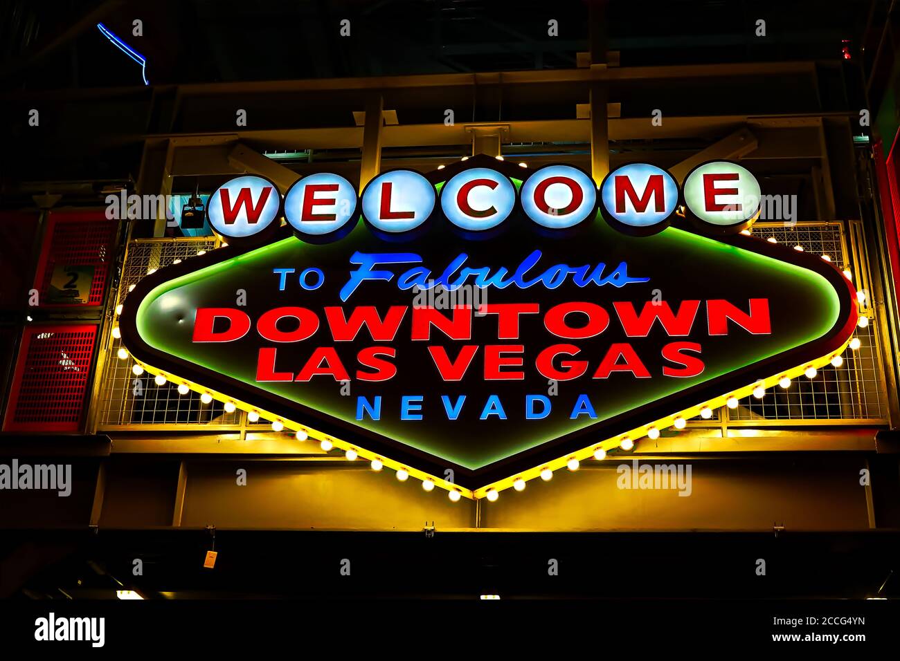 Willkommen im Fabulous Downtown Las Vegas Schild an der Fremont Street in Las Vegas, USA. Es ist eine international bekannte Resortstadt, die vor allem für Gamb bekannt ist Stockfoto