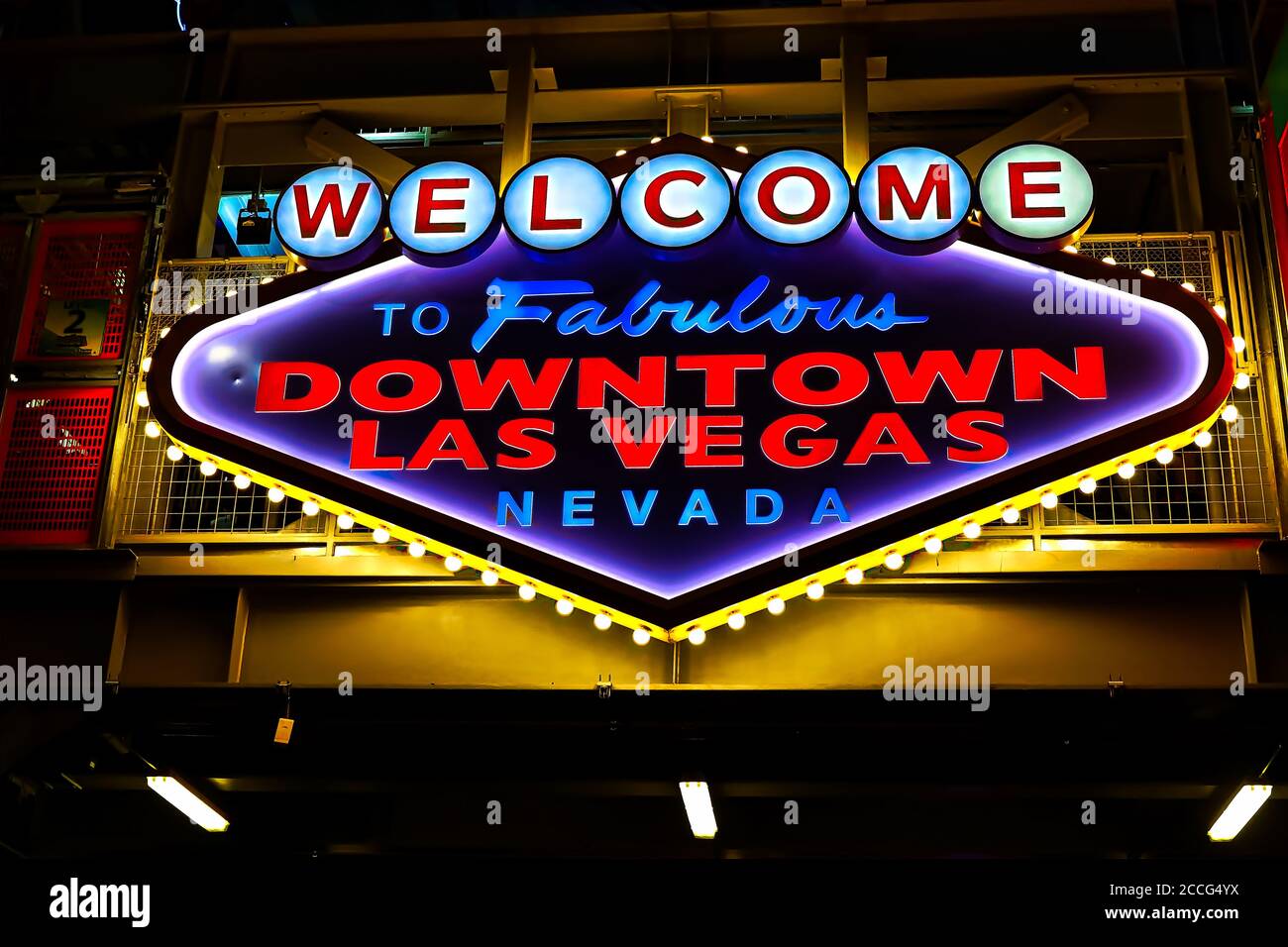 Willkommen im Fabulous Downtown Las Vegas Schild an der Fremont Street in Las Vegas, USA. Es ist eine international bekannte Resortstadt, die vor allem für Gamb bekannt ist Stockfoto