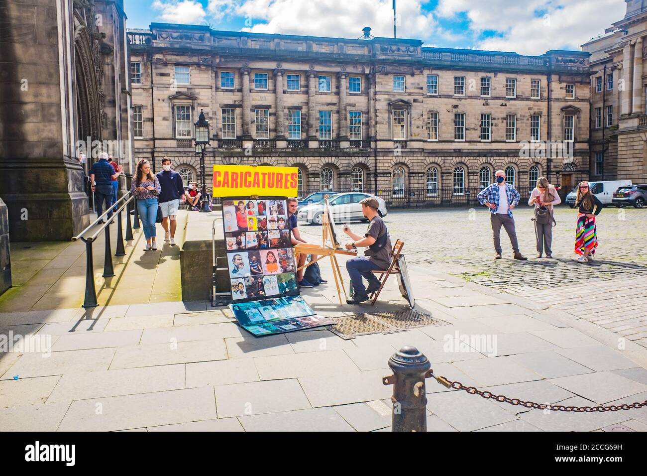 Edinburgh Schottland 6. Aug 2020 Edinburghs geschäftige Royal Mile ist Eine der berühmtesten Straßen Schottlands und eine bürgermeister Touristenattraktion Stockfoto