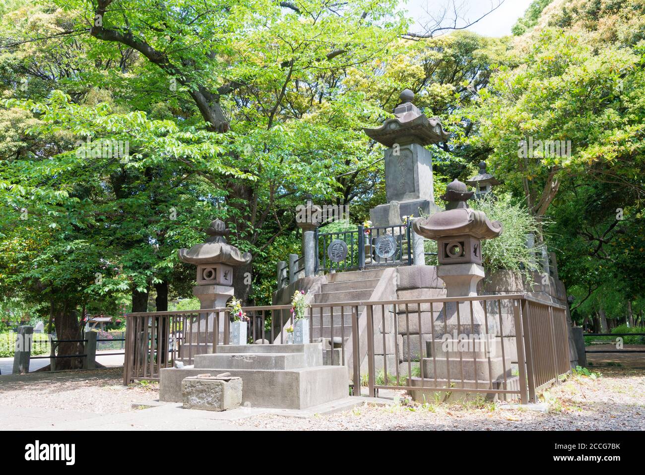 Grab der Shogitai Krieger im Ueno Park in Tokyo, Japan. Shogitai war eine Elite-Samurai-Schock-Infanterie-Formation des Tokugawa Shogunate-Militärs. Stockfoto