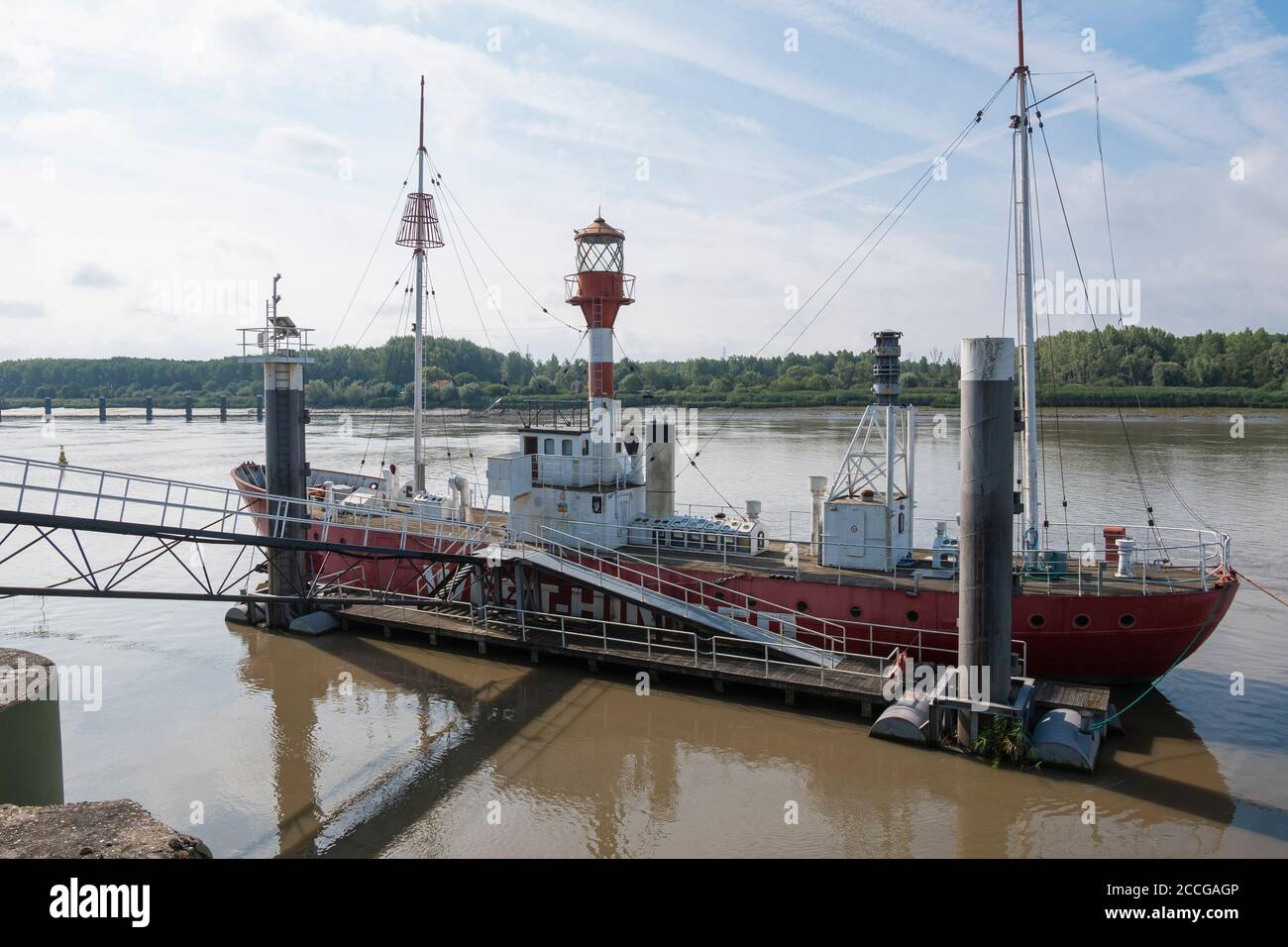 Tielrode, Belgien, 02. August 2020, großes Schiff am Liegeplatz am Kai von Tielrode Stockfoto