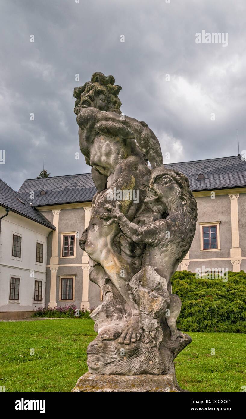 Statue im Garten des Schlosses in Velké Losiny, Region Olomouc, Mähren, Tschechische Republik Stockfoto