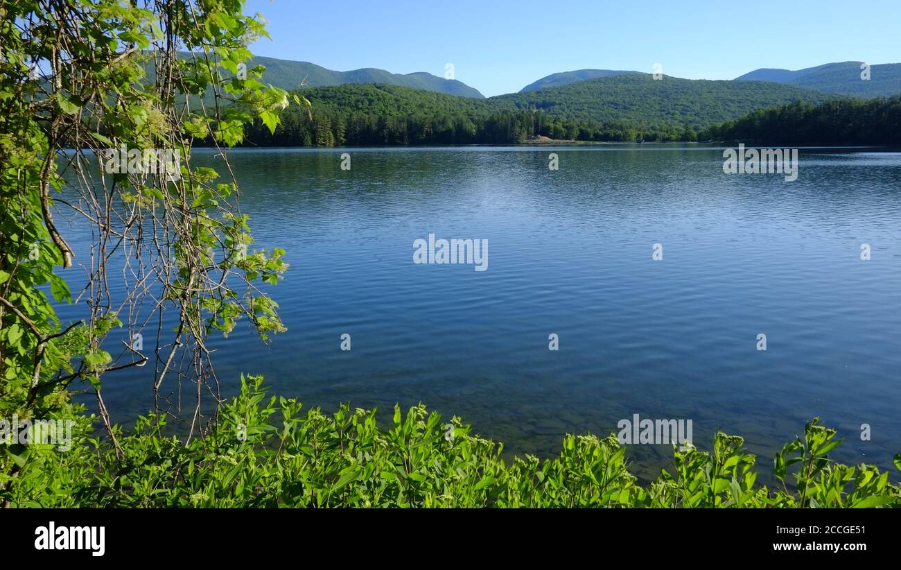 Cooper Lake, NY, ist der größte See in den Catskill Mountains. Der See ist geschützt, da er Trinkwasser in die Stadt Kingston liefert Stockfoto