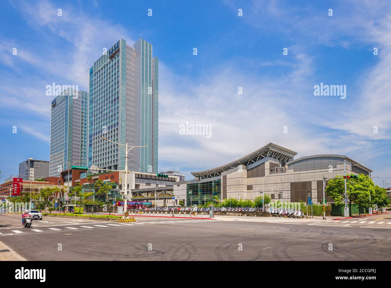 19. August 2020: Nangang Station, ein Bahnhof und U-Bahn-Station in Taipei, Taiwan, bedient von Taiwan High Speed Rail, Taiwan Railways Administration und T Stockfoto