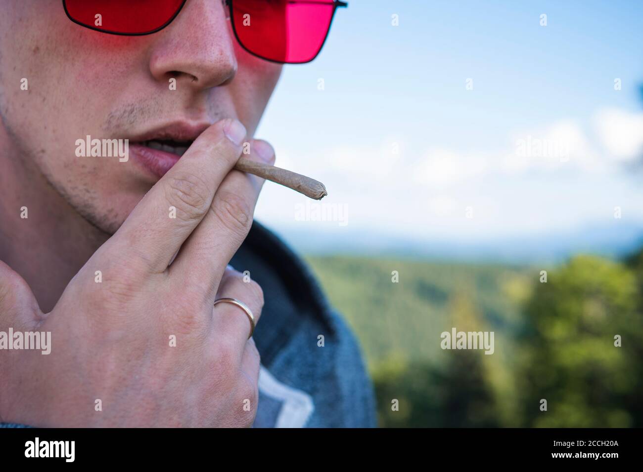 Aufgerolltes Cannabis Gelenk Stockfotos Und Bilder Kaufen Alamy