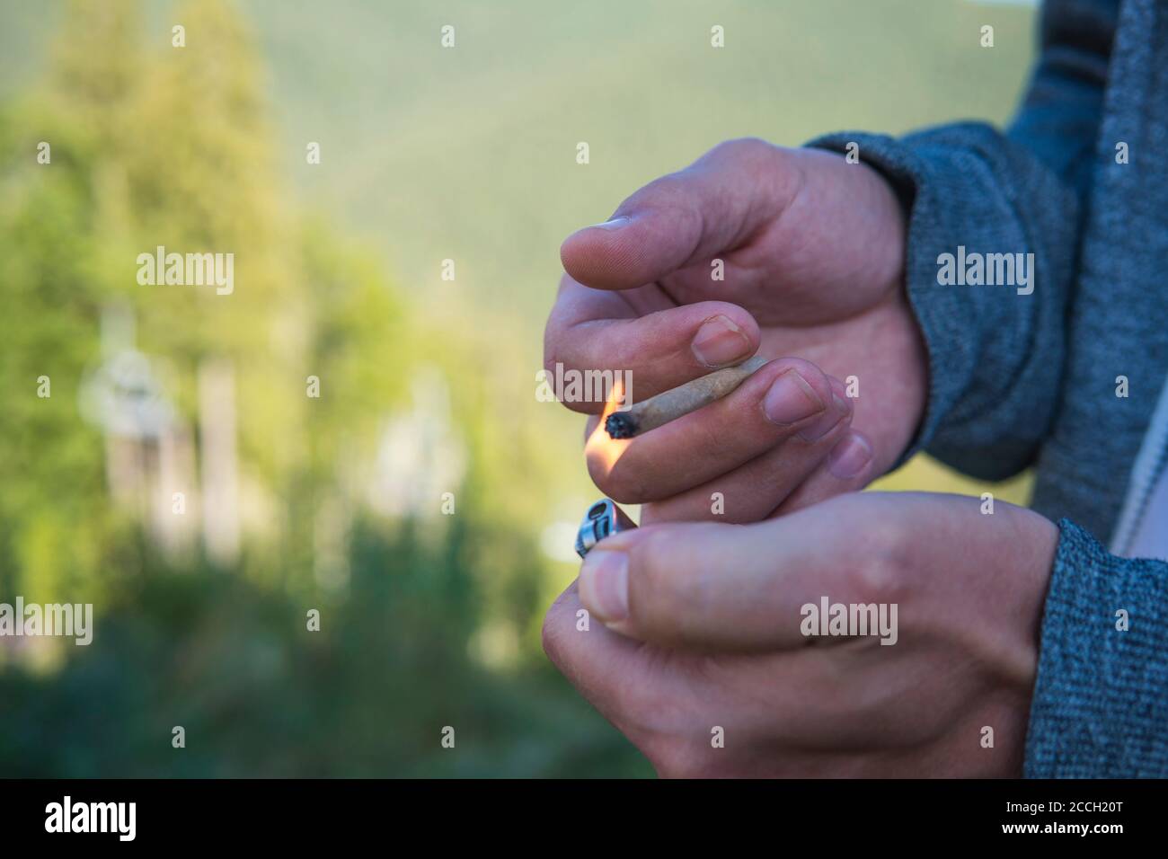 Aufgerolltes Cannabis Gelenk Stockfotos Und Bilder Kaufen Alamy