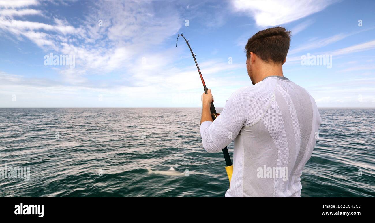 Hai Fischerei Aktivität auf Fischerboot in Florida. Reisetourist fangen und befreien von Spinner Hai Stockfoto