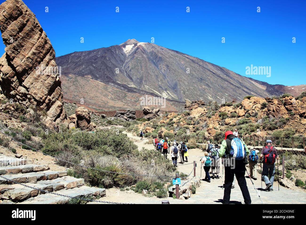 Teneriffa, Kanarische Inseln, Spanien, 19. März 2014 : Ramblers Wandern auf dem Vulkan Pico de Teide ein Nationalpark und ein Weltkulturerbe pH Stockfoto