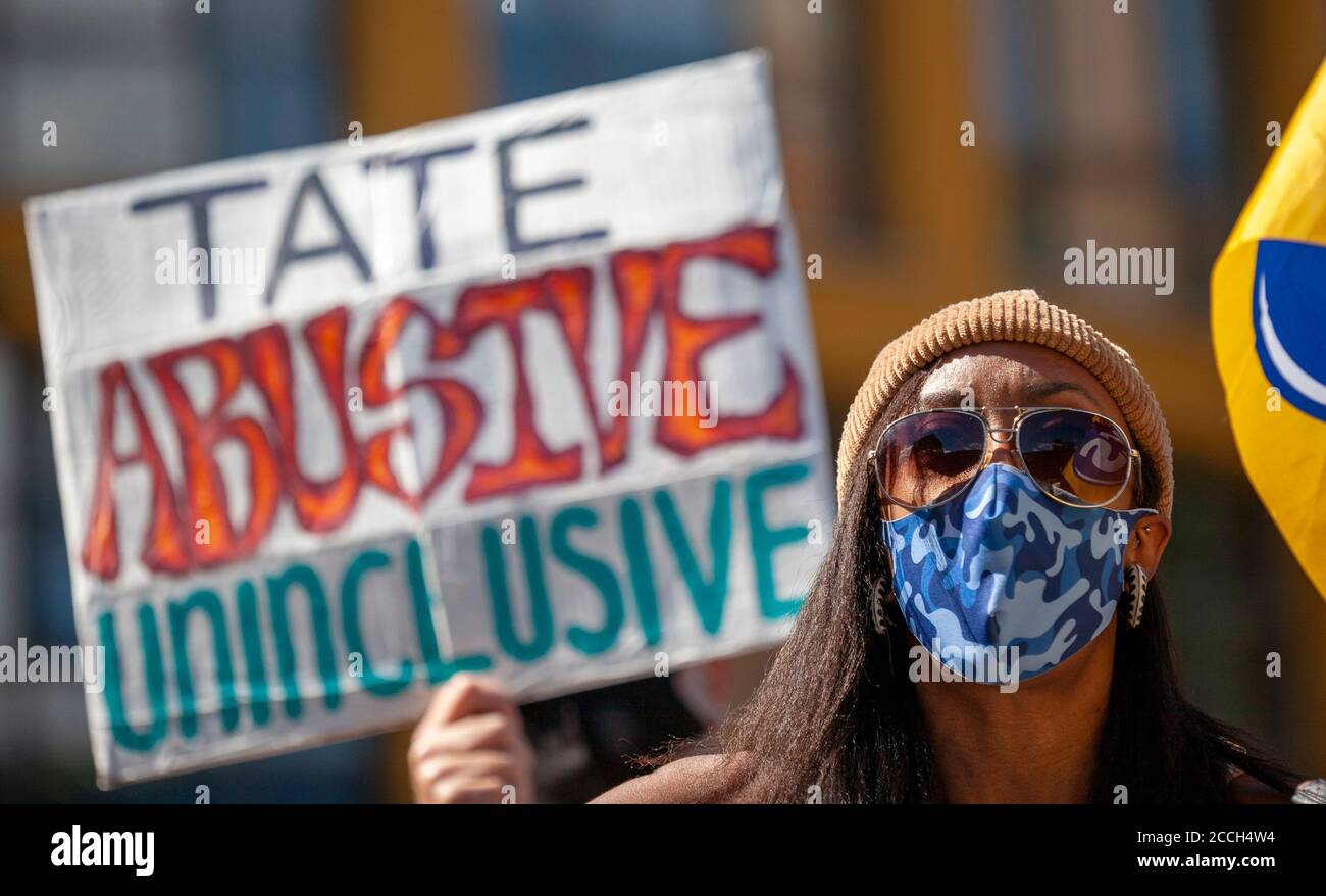 London, Großbritannien. August 2020. Protester demonstriert vor der Tate Modern Art Gallery. Die heutige Demo ist Teil einer breiteren Kampagne von Mitarbeitern, aus Protest gegen die Entscheidung der Institution, 313 Arbeitsplätze aus ihrer kommerziellen Abteilung, Tate Enterprises, zu kürzen. Quelle: Neil Atkinson/Alamy Live News Stockfoto London, Großbritannien. August 2020. Protester demonstriert vor der Tate Modern Art Gallery. Die heutige Demo ist Teil einer breiteren Kampagne von Mitarbeitern, aus Protest gegen die Entscheidung der Institution, 313 Arbeitsplätze aus ihrer kommerziellen Abteilung, Tate Enterprises, zu kürzen. Quelle: Neil Atkinson/Alamy Live News Stockfoto