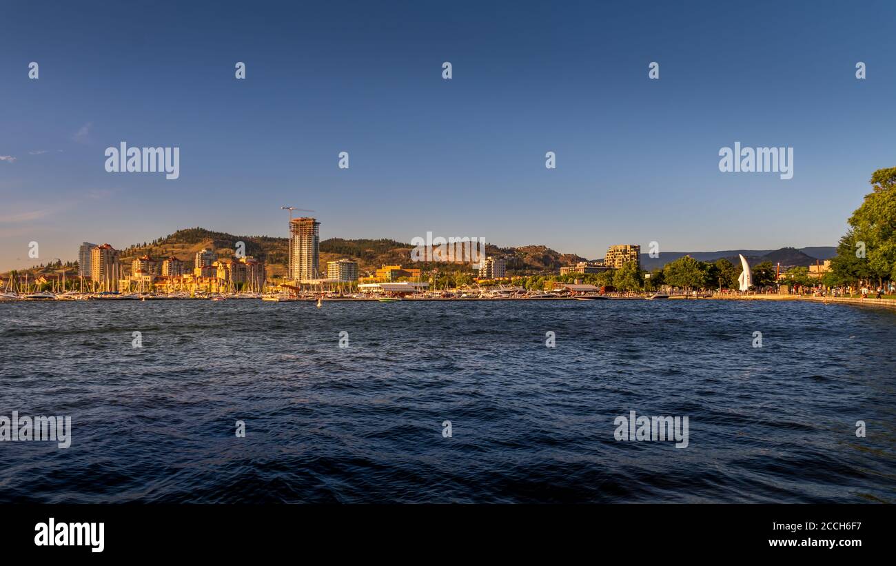 Okanagan Lake Waterfront vom City Park in Kelowna aus gesehen Stockfoto