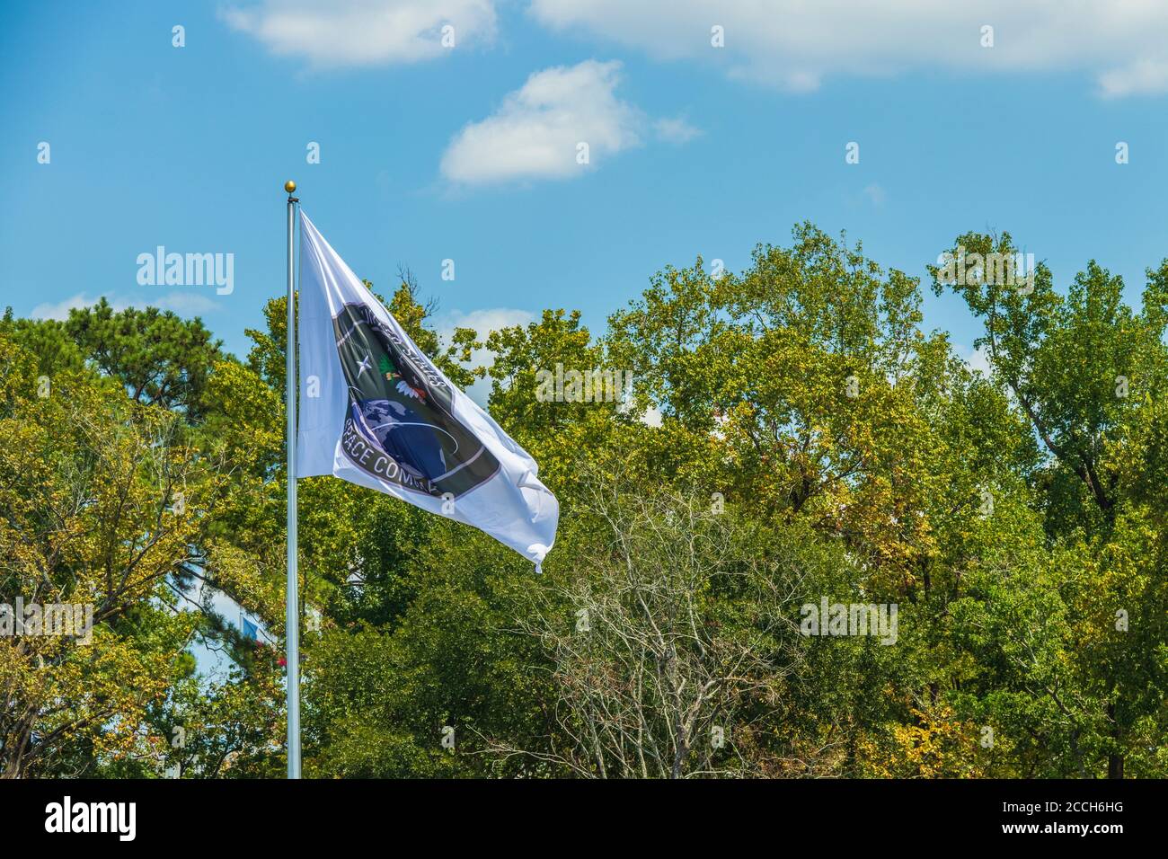 United States Space Command Flag im Conroe Veterans Memorial Park in Conroe, Texas. Stockfoto