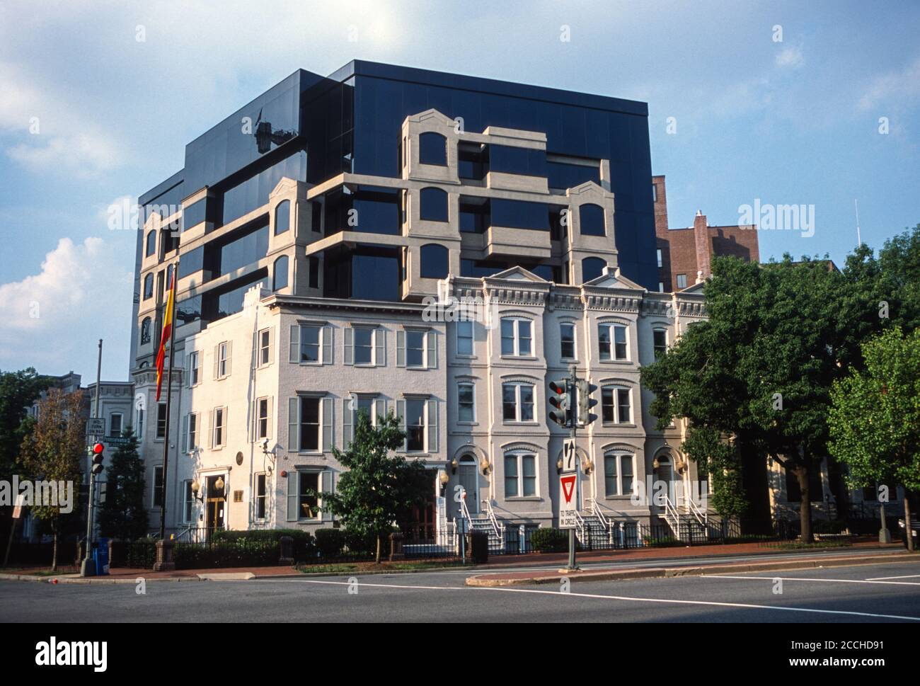 Historic Preservation, Washington, DC, USA. Botschaft von Spanien hinter Fassaden von Häusern aus dem frühen 20. Jahrhundert gebaut. Stockfoto