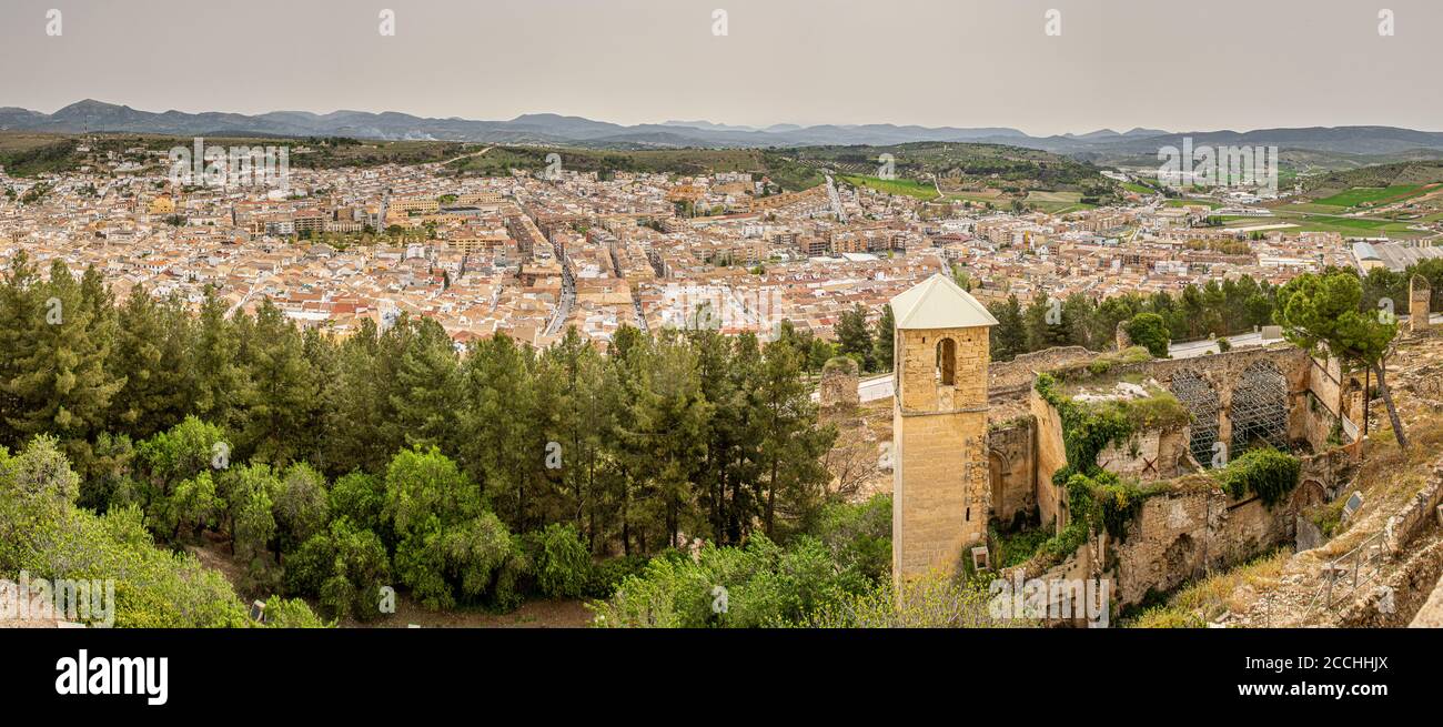 Nach einer Blütezeit und Eroberung von Granada. Alcalá, Spanien die Bevölkerung begann, sich vom oberen Hügel zu den jetzt sichereren Hängen zu bewegen, Stockfoto