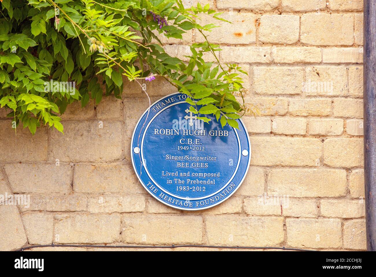 Blaue Plakette auf Präbendal das Familienhaus von Robin Hugh Gibb der Bee Gees von 1983 bis 2012 Zoll Thame Oxfordshire England Großbritannien Stockfoto
