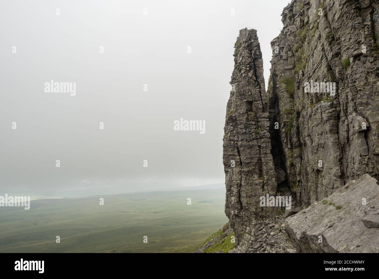 Pen-y-ghent oder Penyghent ist ein Fell in den Yorkshire Dales, England. Es ist der niedrigste der drei Gipfel von Yorkshire mit 2,277 Fuß; die anderen beiden sind ing Stockfoto